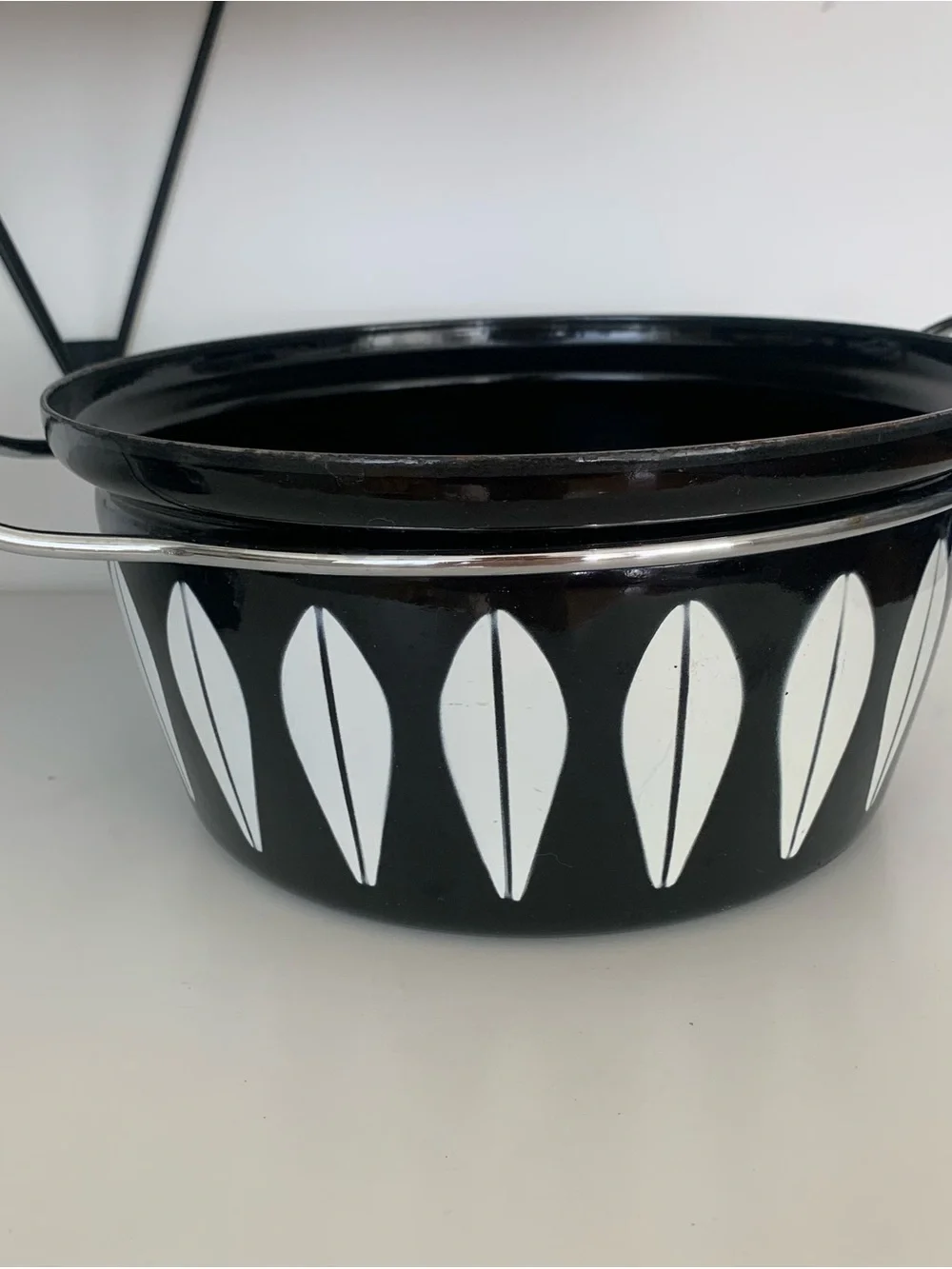 Cathrine Holm Lotus Casserole Pot Dish Dutch Oven Black and White